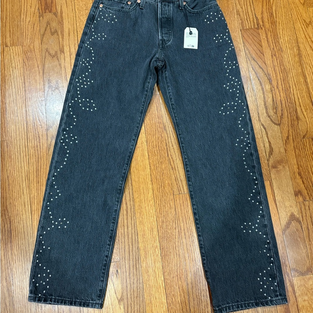 Women’s 26x30 501 Levis 90s black jeans with silver embellishments